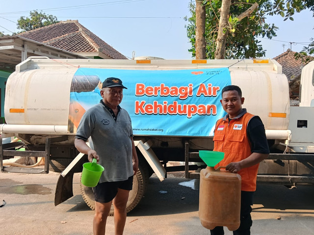 Sinergi Kemanusiaan, Rumah Zakat Bersama PMII dan BPBD Salurkan Air Bersih 2026