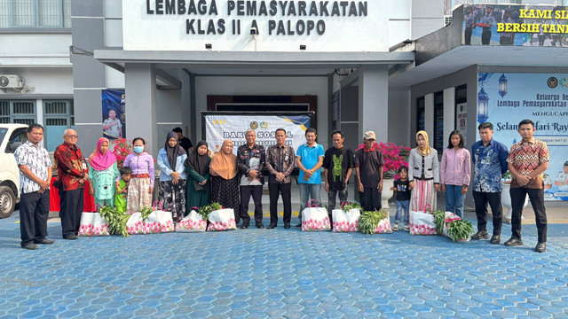 Penyaluran bantuan Sosial (Sumber ; Humas Lapas Palopo)