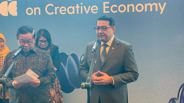 Gubernur DKI Jakarta, Pramono Anung dan Menteri Ekonomi Kreatif, Teuku Riefky Harsya dalam acara The 5th World Conference on Creative Economy, di Grand Ballroom Kempinski, Jumat (23/10). Foto: Pradya Tirta/kumparan