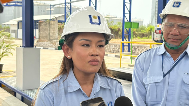 President Director PT Redeco Petrolin Utama Lingga Widastri usai peresmian tangki bitumen RPU di Merak, Banten, Jumat (23/10). Foto: Widya Islamiati/kumparan