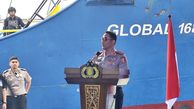 Kapolri Jenderal Suyudi Ario Seto saat melakukan konferensi pers pengungkapan kasus 1,16 ton narkoba jenis ketamin di Pelabuhan Belawan, Jumat (23/10). Foto: Amar Marpaung/kumparan