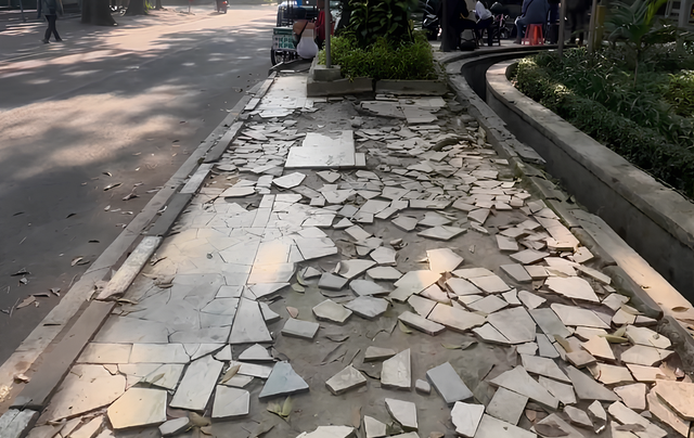 Kondisi Trotoar Rusak pada Jl. Anggrek, Kota Bandung, September 2026. Foto: Instagram Resmi Bidang Drainase dan Trotoar, Dinas Sumber Daya Air dan Bina Marga Kota Bandung @bidangdt_dsdabm