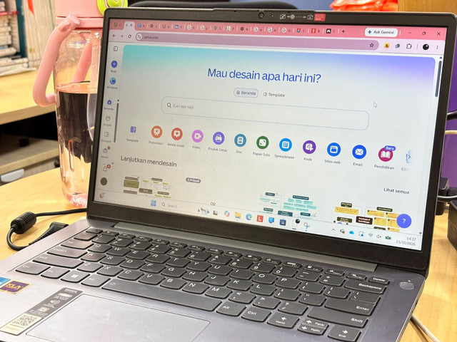 Ilustrasi mengedit desain menggunakan platform Canva. (Foto: Dok. Pribadi)