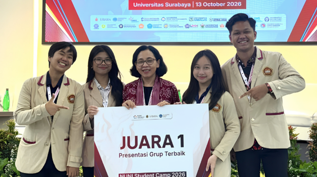 Empat perwakilan mahasiswa Universitas Sanata Dharma (USD) dalam kegiatan NUNI Student Camp 2026 yang diadakan di Trawas, Jawa Timur, pada 10-13 Oktober 2026. Foto: Dok. Istimewa.