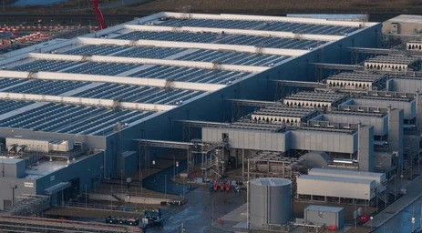 Ilustrasi data center beserta dengan fasilitas penunjangnya. Foto: Shutterstock