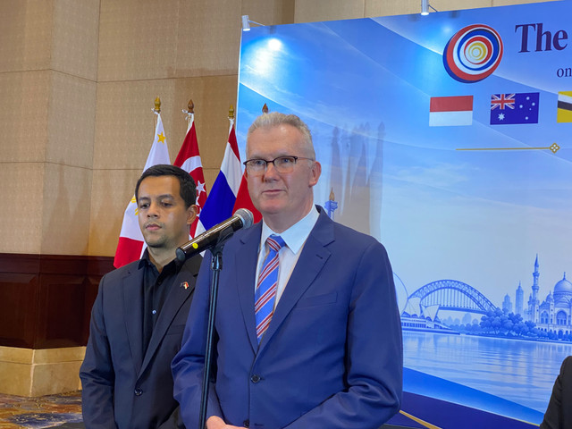 Menteri Dalam Negeri Australia, Anthony Stephen Burke, pada Konferensi Pers Pertemuan ke-7 Sub-Regional Meeting on Counter Terrorism and Transnational Security (SRM), di Jakarta, Jumat (23/10/2026). Foto: Aditya Nugraha/kumparan
