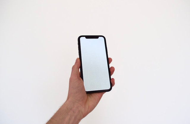 Ilustrasi Aplikasi yang Digunakan untuk Melakukan Pembayaran Transaksi Adalah POS. Foto: Unsplash/Vojtech Bruzek