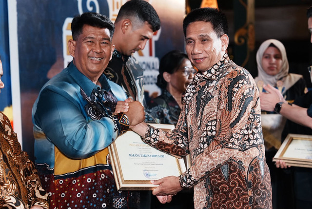 Wamendagri Akhmad Wiyagus dorong penguatan peran Karang Taruna sebagai penggerak pembangunan nasional dan minta Pemda akomodasi program kepemudaan dalam APBD saat hadiri BBNKT Awarding Night 2026 di Yogyakarta, Jumat (23/10/2026). Foto: Dok. Kemendagri