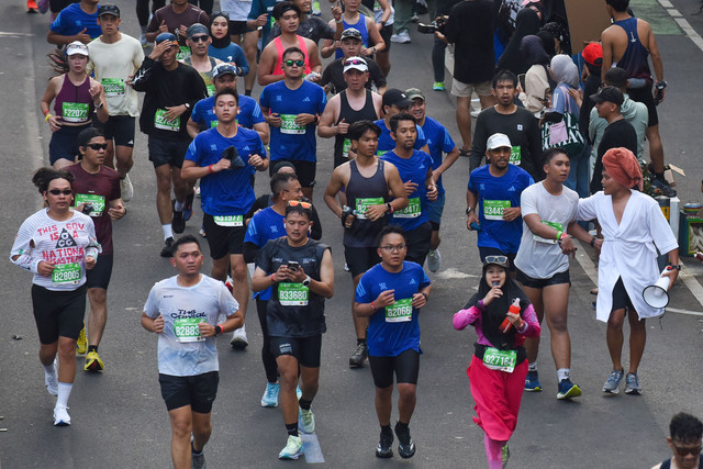 Peserta mengikuti Jakarta Running Festival 2026 di kawasan Jalan Jenderal Sudirman, Jakarta, Sabtu (24/10/2026). Foto: Indrianto Eko Suwarso/ANTARA FOTO