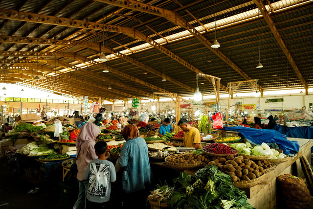 Ilustrasi kenaikan harga cabai dan daya beli masyarakat di pasar tradisonal. Foto: pexels.