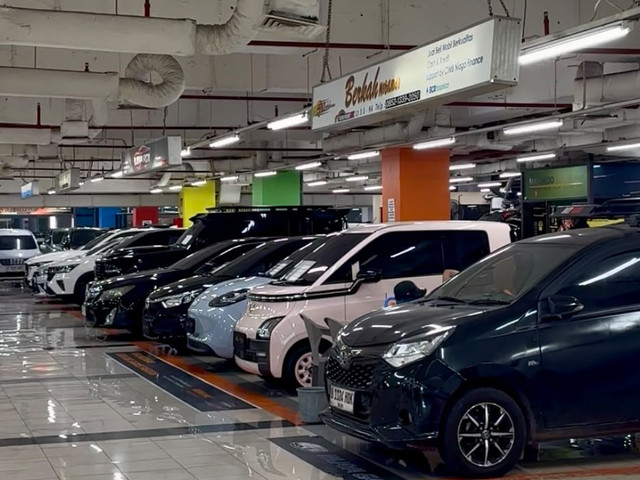 Wuling Binguo dan Air EV di Showroom mobil bekas di Mega Glodok Kemayoran (MGK), Jakarta Pusat. Foto: Alvian Yoga Yulianto/kumparan