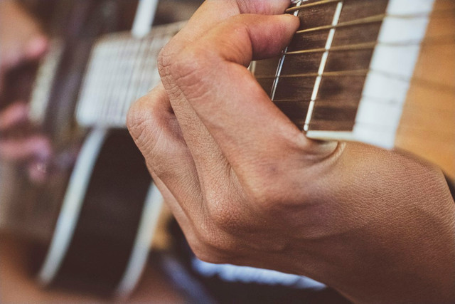 Ilustrasi chord lagu Mangu. Foto: Unsplash.com/Alaine Johnson