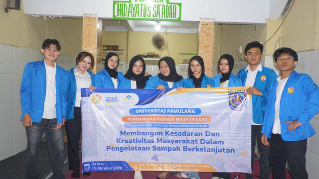 Dokumentasi kegiatan Pengabdian Kepada Masyarakat (PKM) Mahasiswa Universitas Pamulang di RW 11 Kelurahan Bojong Pondok Terong.