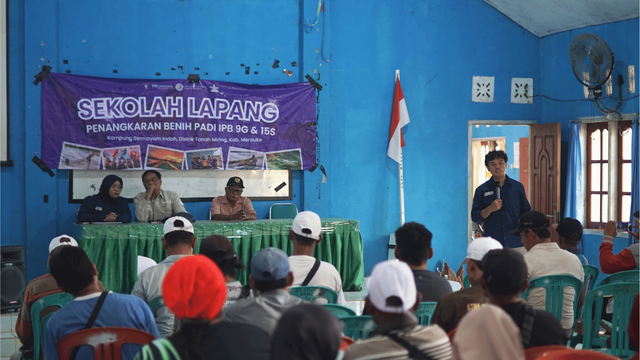 Tim 2 Ekspedisi Patriop IPB University menjelaskan mengenai AWS (Dokumentasi: Pribadi)