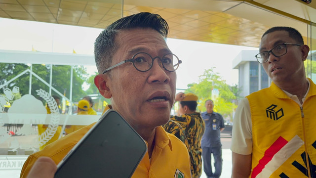 Misbakhun Ketua Komisi 11 usai acara pembagian sembako di kantor dpp partai Golkar, Jakarta Barat, Minggu (25/10/2026). Foto: Rayyan Farhansyah/kumparan