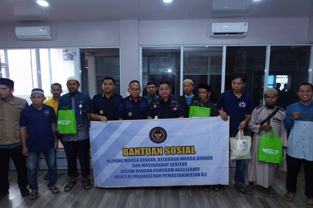 Penyaluran bantuan sosial kepada warga binaan dan masyarakat