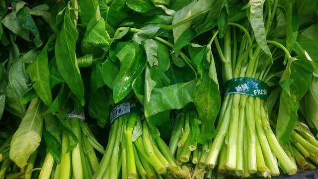 Kangkung yang dijual untuk konsumsi. (Sumber foto: https://www.unsplash.com/ Free stock photos)