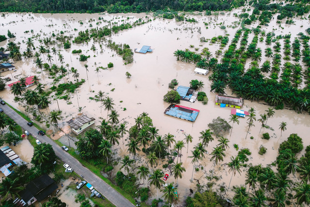 Sumber: https://www.pexels.com/photo/flood-in-village-14823613/