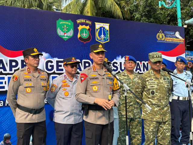 Kapolda Metro Jaya Komjen Pol Dadang Hartanto saat menghadiri Apel Operasi Patuh Jaya 2026 di Lapangan Presisi Ditlantas Polda Metro Jaya, Jakarta, Senin (26/10/2026). Foto: Nauval Pratama/kumparan