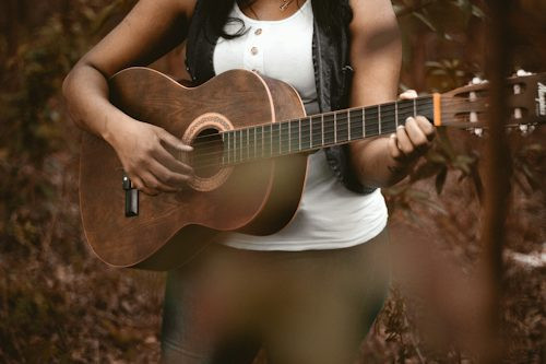Ilustrasi Profil Manon Bannerman, Foto: Unsplash/Allef Vinicius