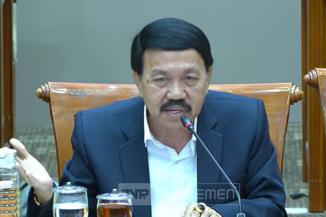 Guru Besar FH Unhas Said Karim di Komisi III DPR, Senin (26/10/2026). Foto: Dok. YouTube TVR Parlemen