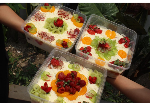 Hasil akhir praktik membuat salad buah oleh warga binaan perempuan Lapas Jember