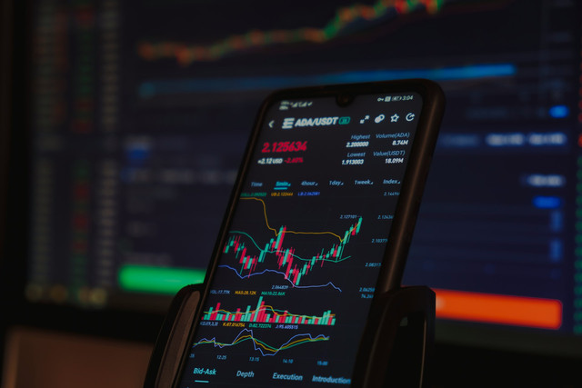 Ilustrasi hukum investasi saham dalam islam, Foto: Unsplash