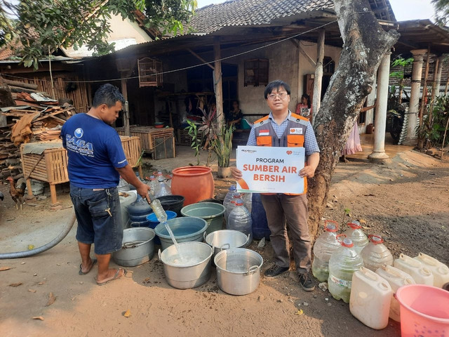 Rumah Zakat Salurkan 8.000 Liter Air Bersih untuk Warga Kediri 2026