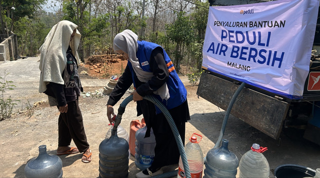 Sebanyak 10.000 liter air bersih berhasil didistribusikan ke wilayah terdampak kekeringan (Sumber: DT Peduli)