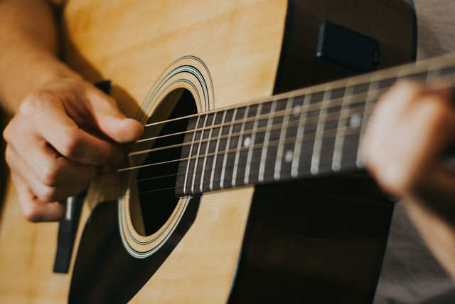 Ilustrasi chord Memori Sekuntum Rindu, foto: Unsplash/Paola Nunes