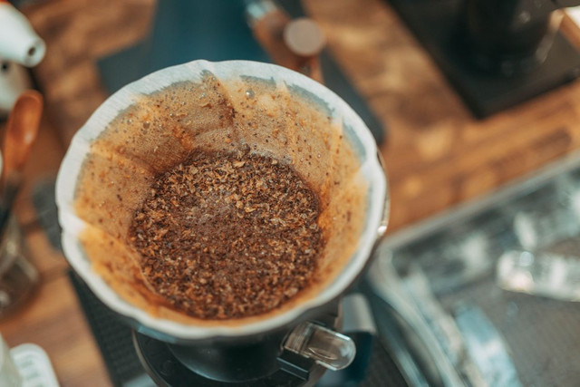 Ilustrasi ampas kopi sisa penyeduhan yang berpotensi dimanfaatkan kembali menjadi produk bernilai ekonomi. (Foto: Pexels)