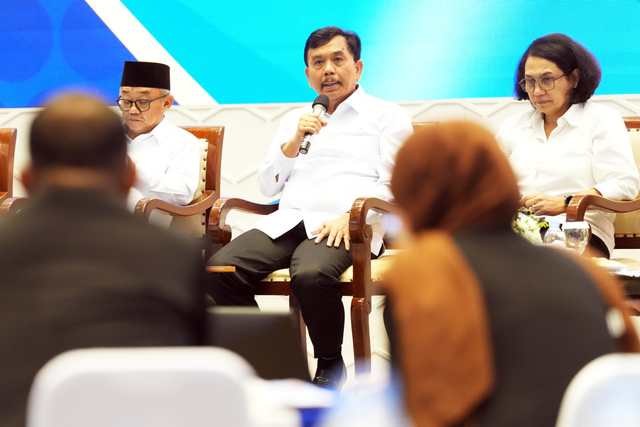 Kepala Badan Komunikasi Pemerintah (Bakom) RI, Syahganda Nainggolan saat berkunjung ke kantor Kemendikdasmen, Selasa (27/10). Dok: Bakom RI