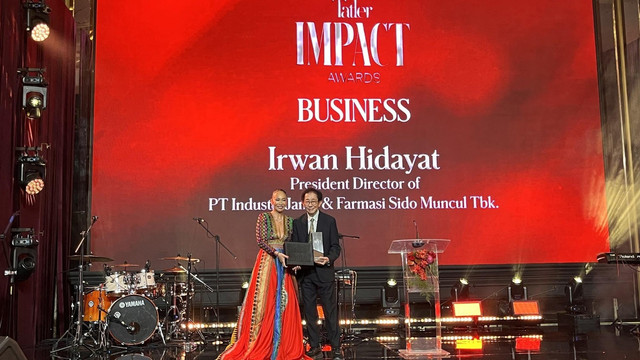 Direktur Utama Sido Muncul menerima penghargaan Tatler Impact Awards Kategori Business. Foto: Nada Meita/kumparan