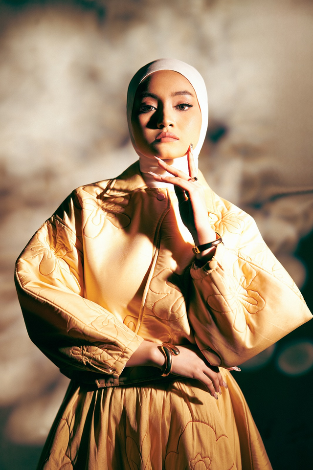 Penyanyi Eltasya rilis single "Merayu Waktu". Foto: Sony Music Entertainment