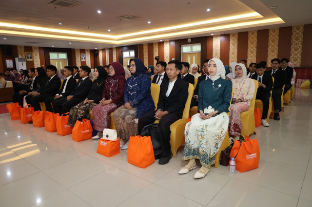 Calon wisudawan FIKOMDIGI UNIMUS di acara pelepasan. Sumber : Dokumentasi Humas UNIMUS 2026