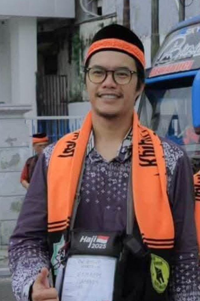 Dwi Bagus Martono, tersangka kasus pembunuhan istri siri Dini Hardiyanti dan anaknya, AGEF, saat melaksanakan ibadah di Tanah Suci. Foto: Dok. Istimewa
