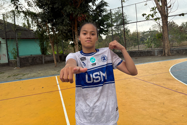 Valentina Febrina, student-athlete futsal Universitas Semarang, usai berbincang dengan Campus Sport Indonesia, Selasa (27/10/2026). Foto: Aji Nugrahanto/kumparan