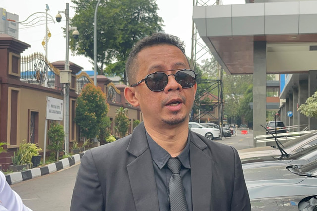 Kuasa hukum keluarga Anto, tahanan yang meninggal dunia di Rutan Polsek Kajang, Nidlamu Harby, saat ditemui di Mabes Polri, Selasa (27/10/2026). Foto: Rayyan/kumparan 
