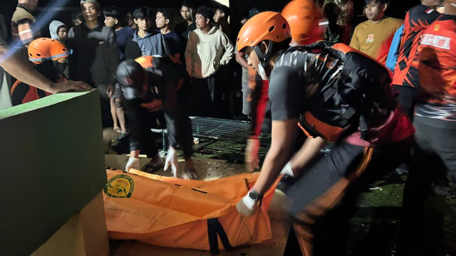 Pencarian remaja yang hanyut di sungai, Langkat. Foto: Dok. Basarnas Medan