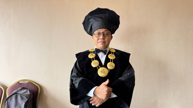 Ketua STSRD VISI, Wahju Tri Widadijo, saat ditemui di sela wisuda STSRD VISI, Sabtu (24/10). Foto: Pandangan Jogja/Danang BK.