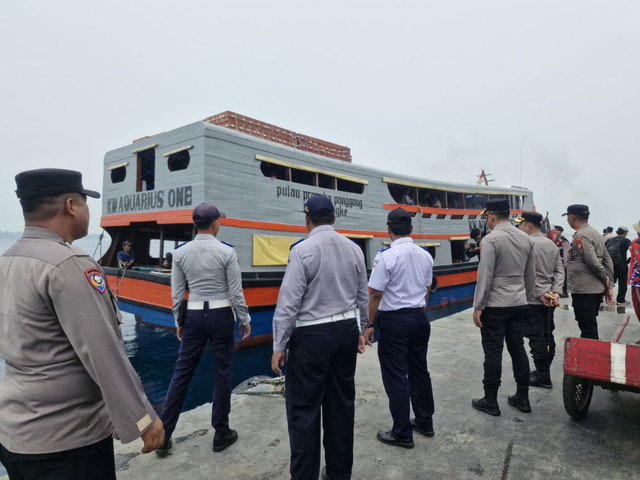 Polres Kepulauan Seribu menggelar penyekatan serentak di seluruh dermaga penyeberangan wilayah Kepulauan Seribu, Rabu (28/10/2026). Foto: Dok. Istimewa