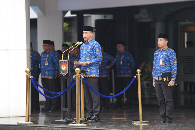 Wamendagri Akhmad Wiyagus pimpin upacara Hari Sumpah Pemuda ke-98 di Kemendagri dan tekankan pentingnya pemuda berpikiran patriotik di Jakarta, Rabu (28/10/2026). Foto: Kemendagri RI
