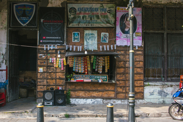 Ilustrasi warung kecil di tepi jalan. Foto ini hanya ilustrasi dan tidak menunjukkan usaha atau wajib pajak tertentu. (Sumber Foto: Indra Projects/Pexels)