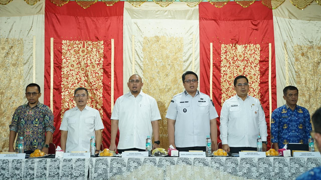 Wakil Ketua Komisi VI DPR RI Andre Rosiade menghadiri kegiatan pra-sosialisasi dan dialog rencana pembangunan Jalan Tol Bukittinggi-Sicincin di Nagari Panyalaian, Kabupaten Tanah Datar, Sumatera Barat, Selasa (28/10/2026). Foto: Dok. Istimewa