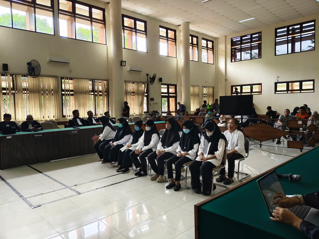Sebanyak 11 pengasuh Daycare Little Aresha divonis 2-3 tahun pidana penjara dalam sidang kekerasan dan penelantaran anak Daycare Little Aresha Yogyakarta di Pengadilan Negeri Yogyakarta, Rabu (28/10/2026). Foto: Arfiansyah Panji Purnandaru/kumparan