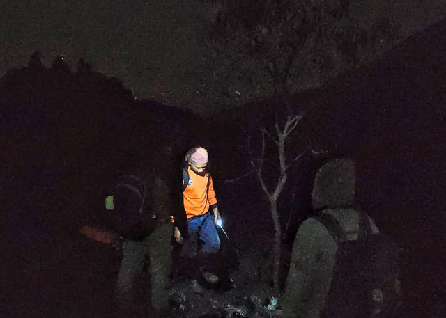 Relawan dari MPA Paguyuban Silihwangi Majakuning saat bermalam di Gunung Ciremai, Senin (26/10/2026) Foto : Dok. MPA Paguyuban Silihwangi Majakuning