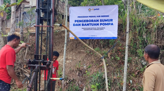 Proses Pengeboran Sumur Air Bersih untuk Masyarakat Membutuhkan di Padukuhan Ketelo (Sumber: DT Peduli)