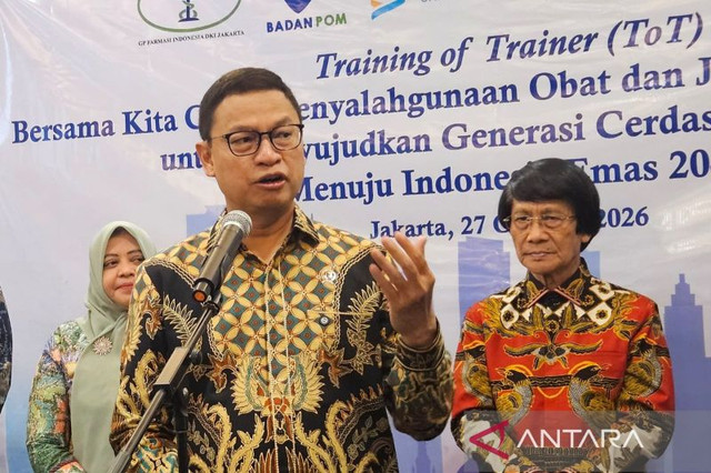 Kepala Badan Pengawas Obat dan Makanan (BPOM) Taruna Ikrar (tengah) di Jakarta, Selasa (27/10/2026). Foto: Mecca Yumna/ANTARA