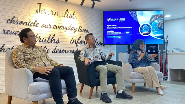 Direktur Aplikasi Pemerintah Digital Yessi Arnaz Ferari menghadiri diskusi santai bersama jurnalis membahas topik Komdigi di Gedung Kementerian Komdigi, Jakarta, Kamis (29/10/2026). Foto: Nabilah Siti/kumparan