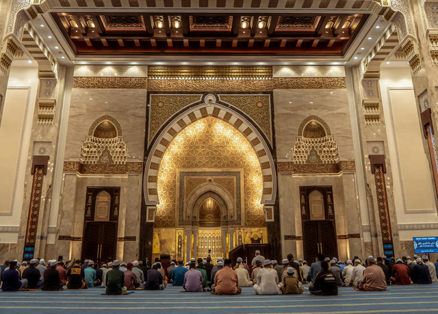 Ilustrasi Teks Khutbah Jumat Lengkap dengan Doanya, Foto: Unsplash/Aliff Haikal